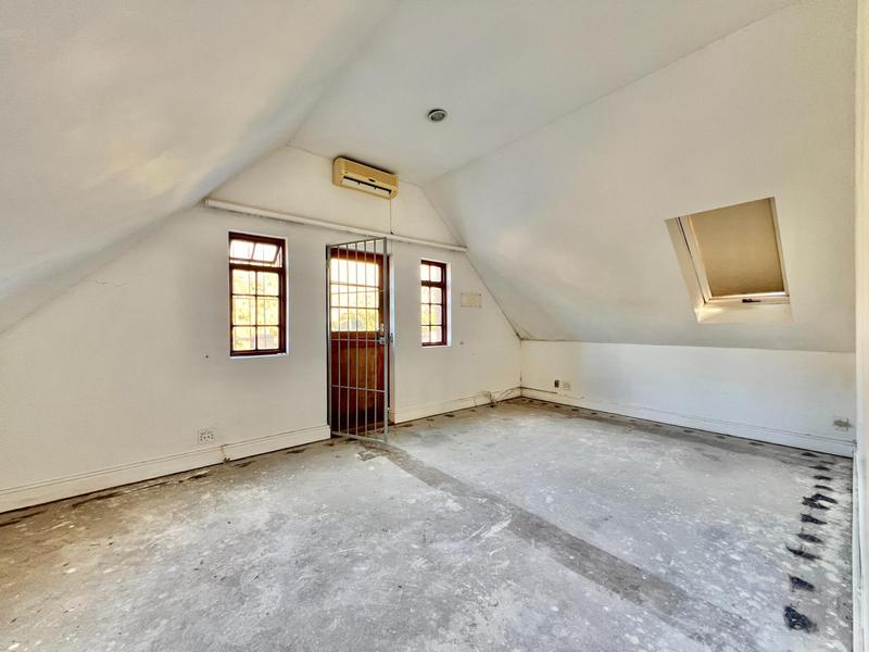 8 Bedroom Property for Sale in Hout Bay Western Cape